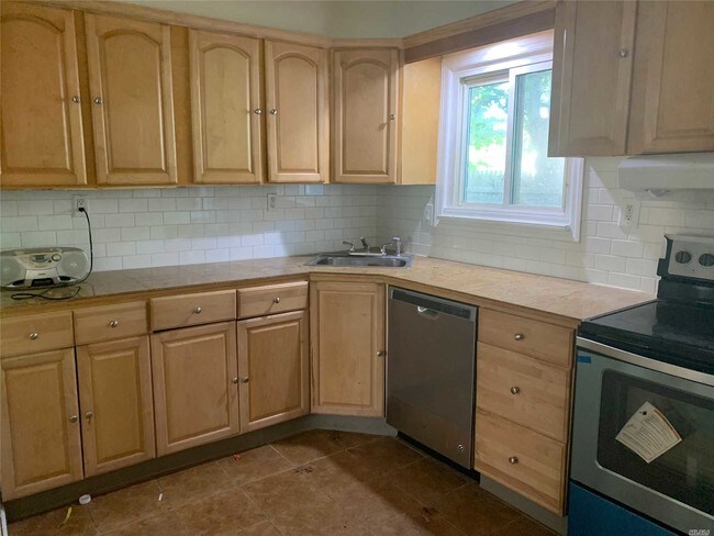 Building Photo - 177 Mastic Blvd