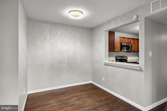 Building Photo - 25 S Church Rd