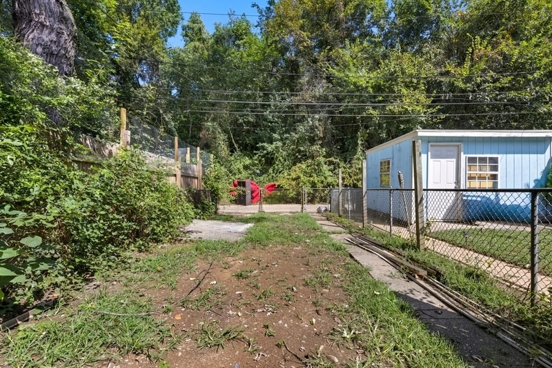 Building Photo - 2445 Harriet Ave