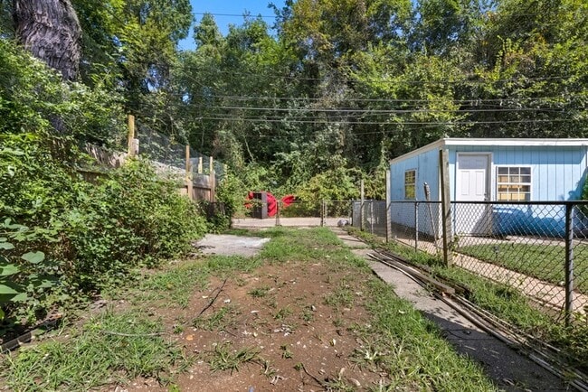 Building Photo - 2445 Harriet Ave