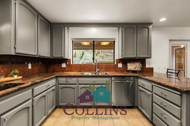 Building Photo - Quality Lake Wildwood home