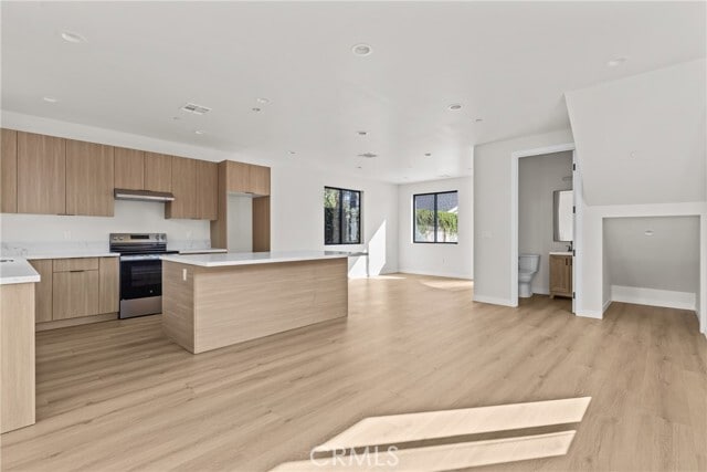 Building Photo - 11145 Hortense St