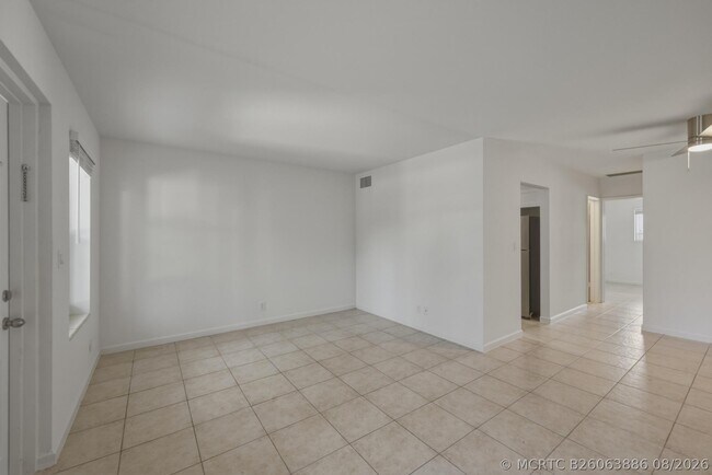Building Photo - 4529 NE 21st Ave