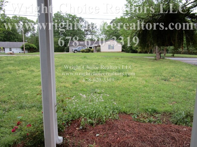 Building Photo - 804 Navajo Ct SE