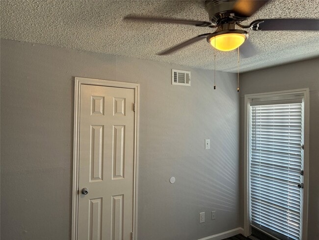 Building Photo - 6108 Abrams Rd