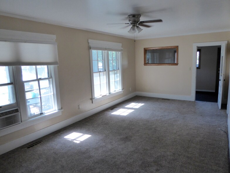 Building Photo - 1302 S Overland Trail