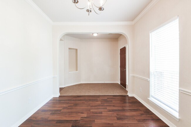 Building Photo - 2029 Creek Run Dr