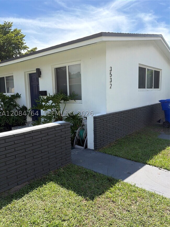 Building Photo - 3530 SW 22nd St