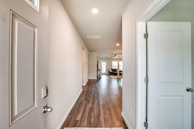 Building Photo - 403 Grapefruit Rd