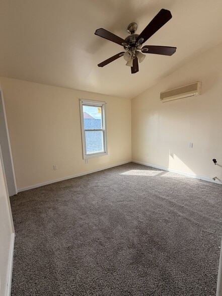 Building Photo - 310 S 7th Ave