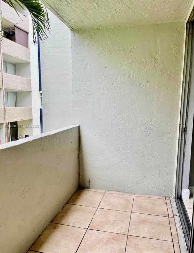 Building Photo - 10090 NW 80th Ct