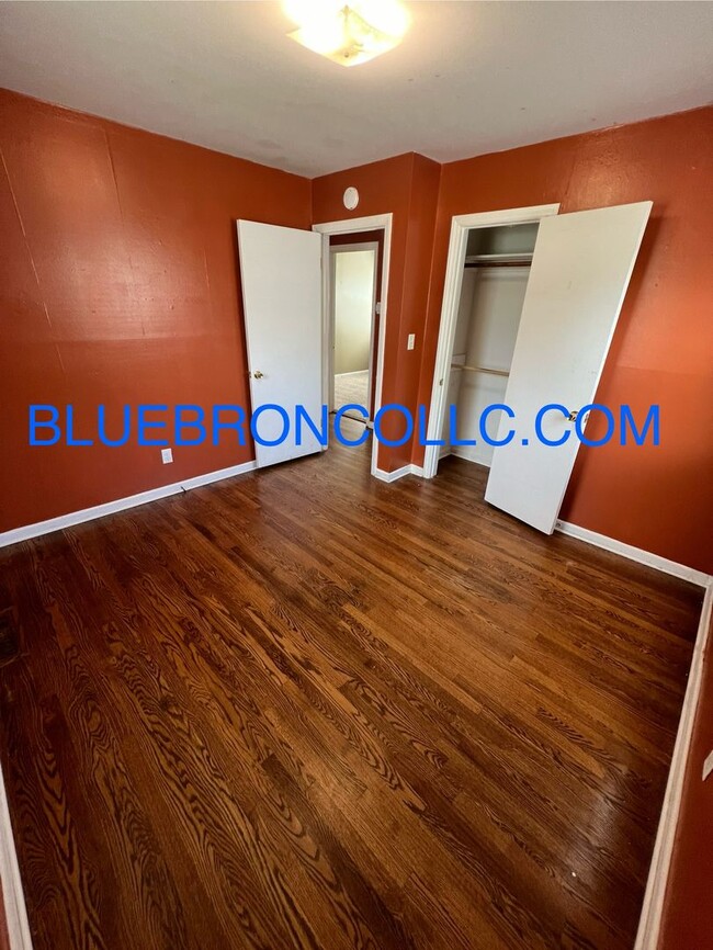 Building Photo - Beautiful house with nice hardwood floors ...