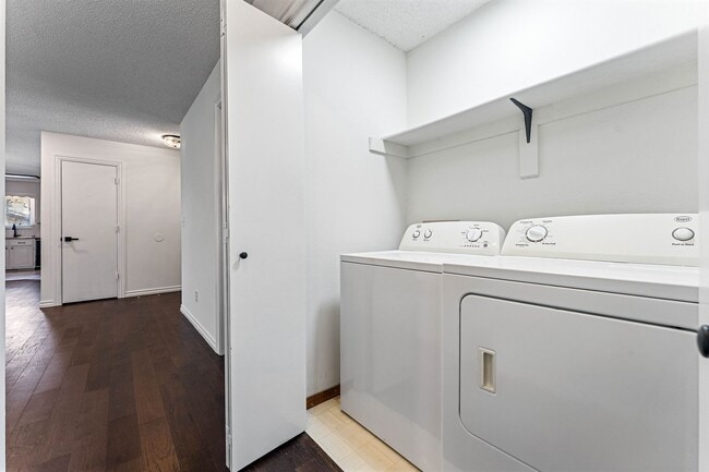 Building Photo - 7 Whitwick Ln