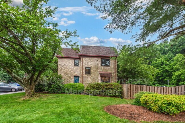 Building Photo - 10343 Bushman Dr