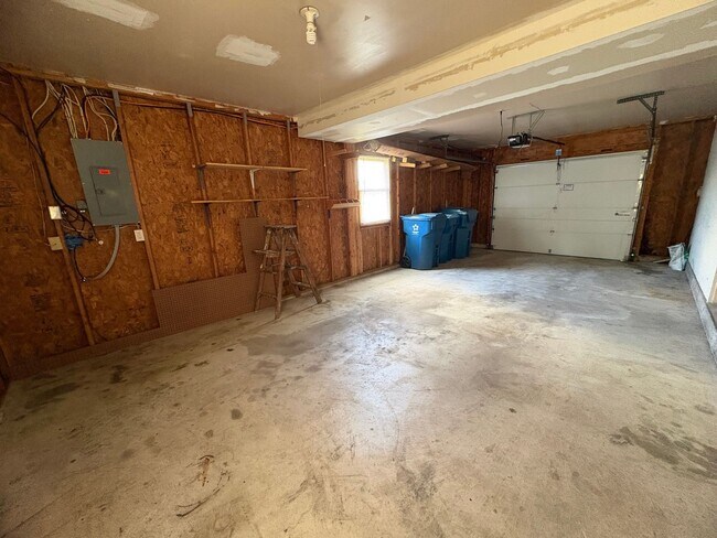 Building Photo - 3 Bedroom 1.5 Bathroom House Available in Dillsburg!
