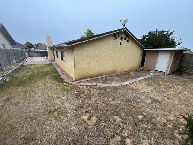 Building Photo - 870 Firefox Dr