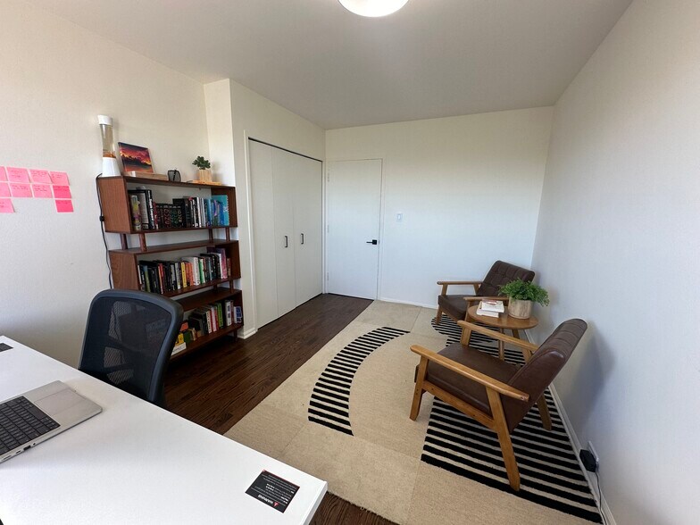 Building Photo - 3410 N Lake Shore Dr