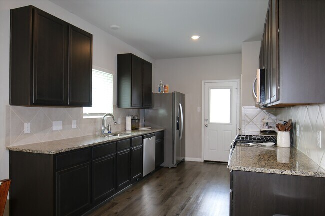 Building Photo - 1336 Mount Blanc Path