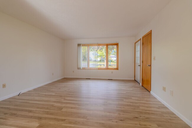 Building Photo - Bright, Beautiful, and Effortlessly Move-In Ready