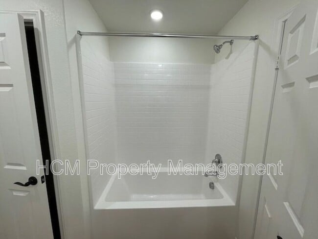 Building Photo - 4254 S Hermosa Paseo