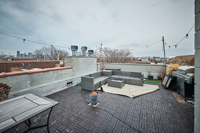 Building Photo - 2436 W Cortez St