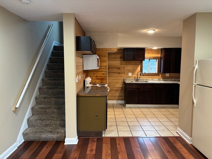 Building Photo - 73 N Oakley Ave