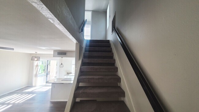 Building Photo - Pointe South Mountain 2-bedroom condo, gat...