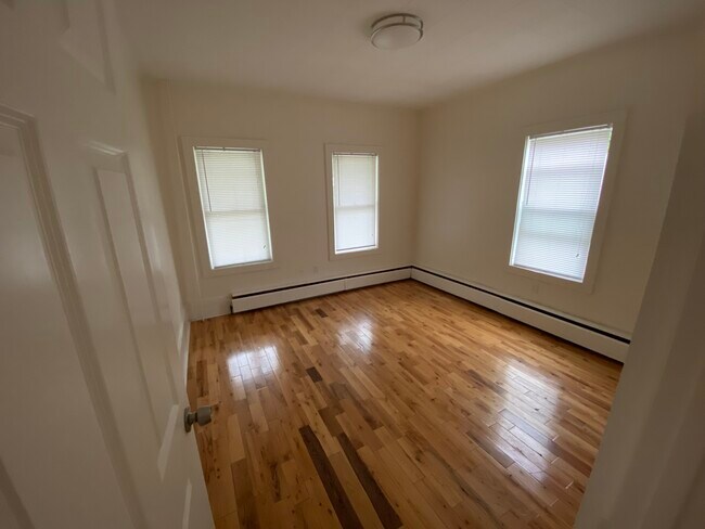 Building Photo - 125 Manhattan Dr