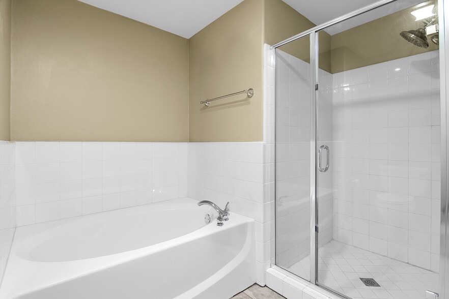 Building Photo - 629 Traction Ave