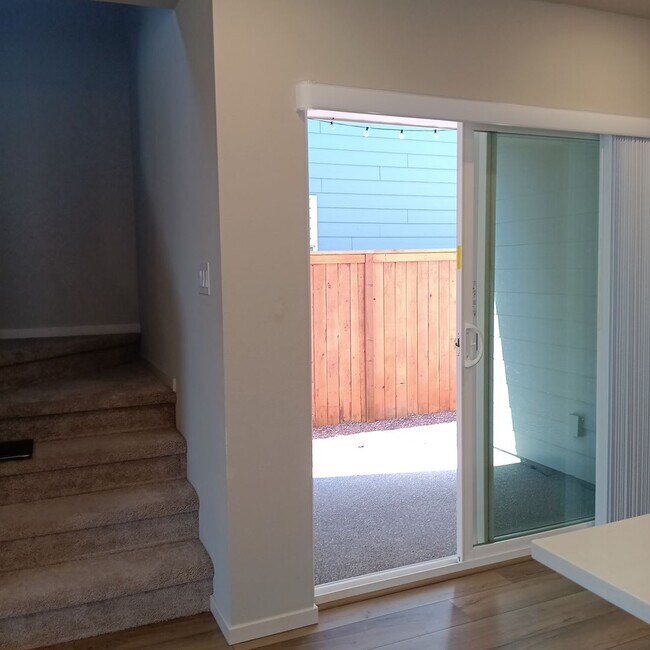 Building Photo - Beautiful Modern Home in Woodburn is Ready For You!!