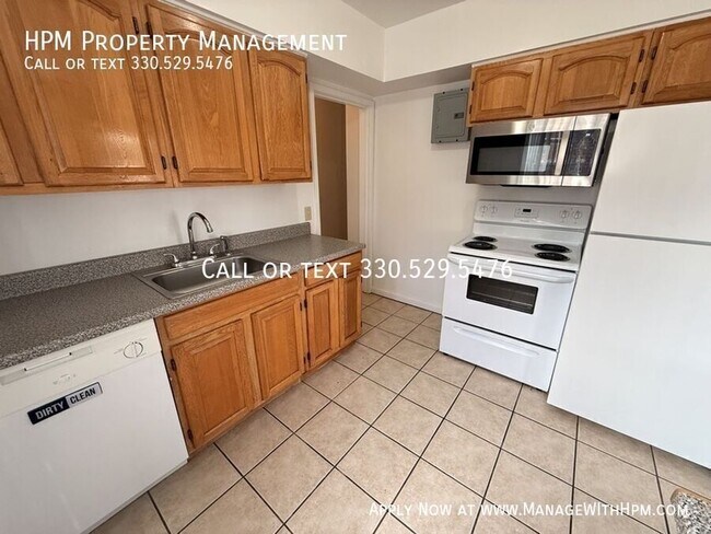 Building Photo - 3270 Warrensville Center Rd