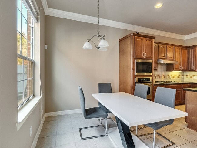 Building Photo - 1502 Olive Pl