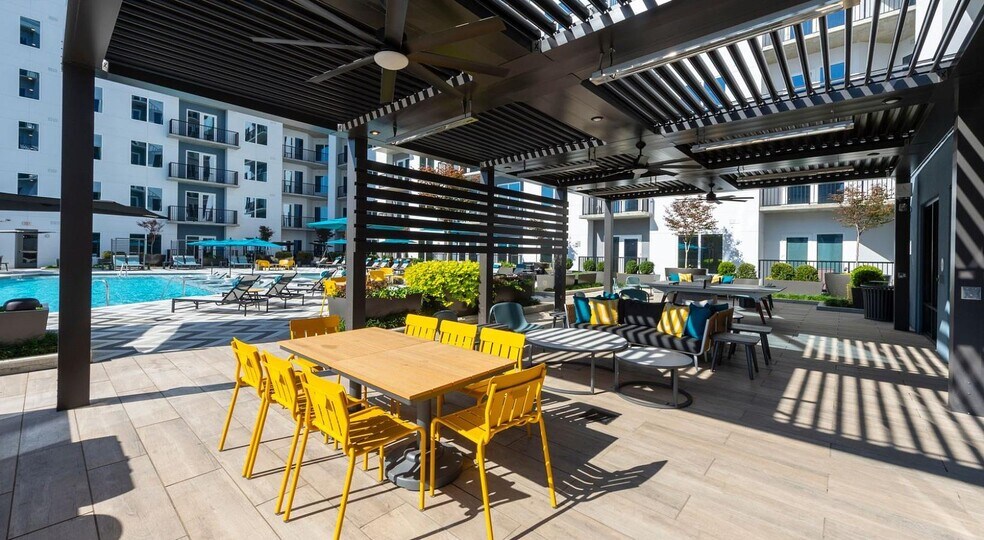 Building Photo - 1801 Patterson St