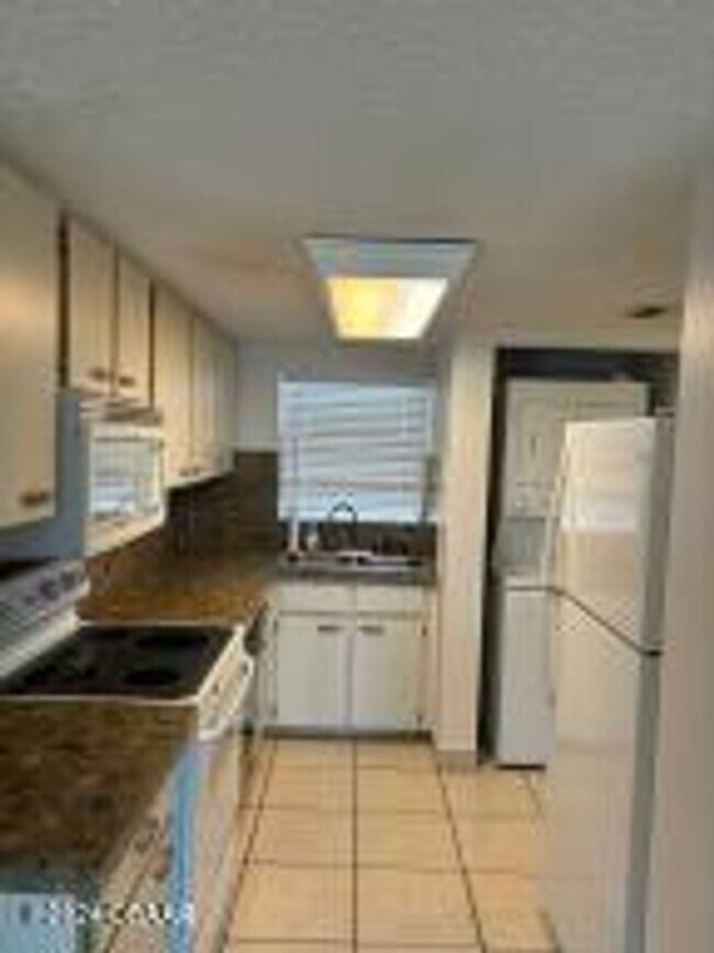 Building Photo - Ocean Front Condo in Ormond Beach