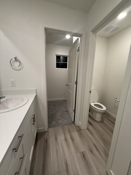 Building Photo - 874 Pico Pl