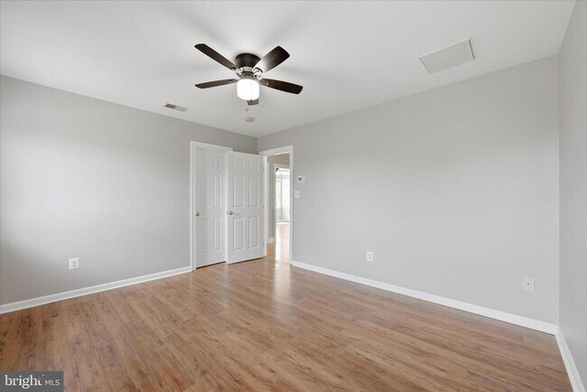 Building Photo - 102 Bramble Ct