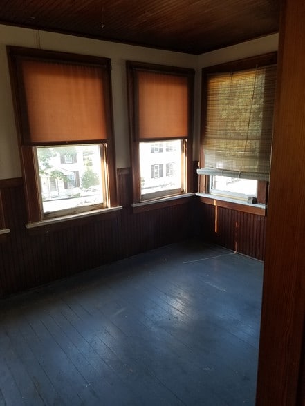 Building Photo - 20 Grant St