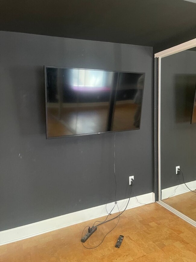 Building Photo - Hollywood Luxury 2 Bed Condo!