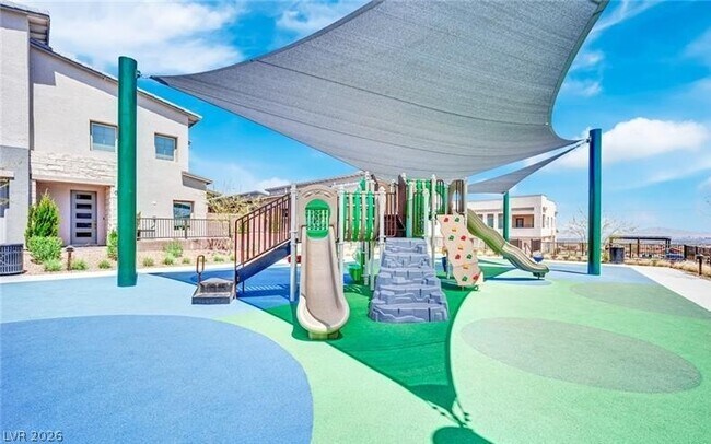 Building Photo - 600 N Carriage Hill Dr
