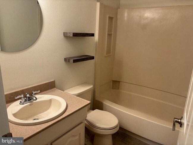 Building Photo - 407 Diamond Dr