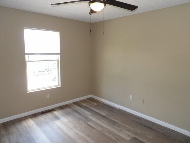 Building Photo - 326 Bypass Plaza Dr