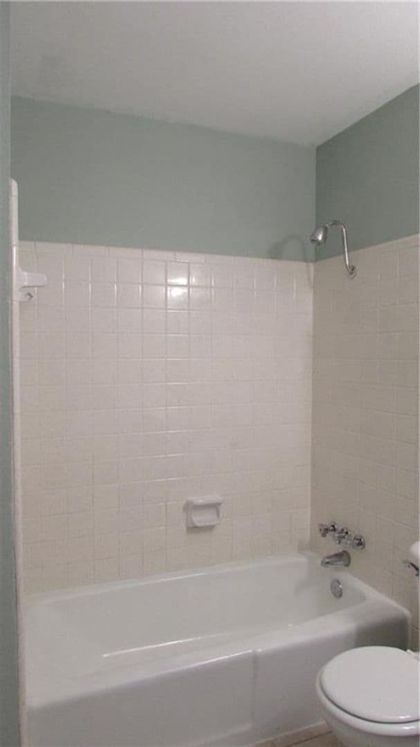 Building Photo - 2208 Mission Hill Dr