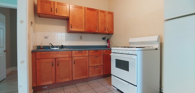 Newer kitchen cabinets - 58 Paine St