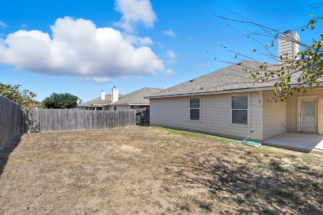 Building Photo - 3 Bedroom in Kyle with Fresh Paint Through...