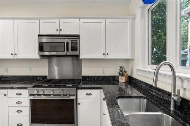 Building Photo - 22 Bateman Ave