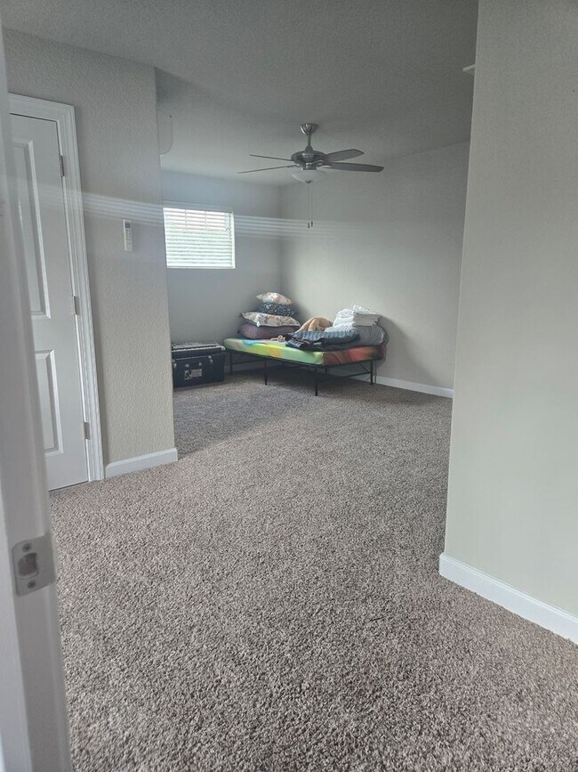 Building Photo - Beautiful model home end unit