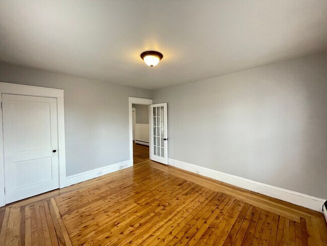 Building Photo - 396 Amory St