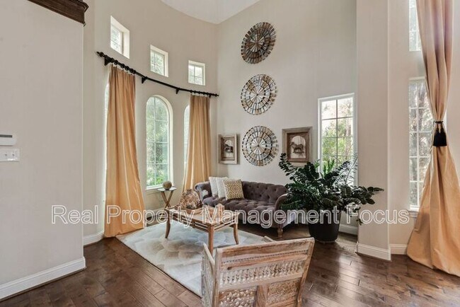 Building Photo - 3625 Funston Dr