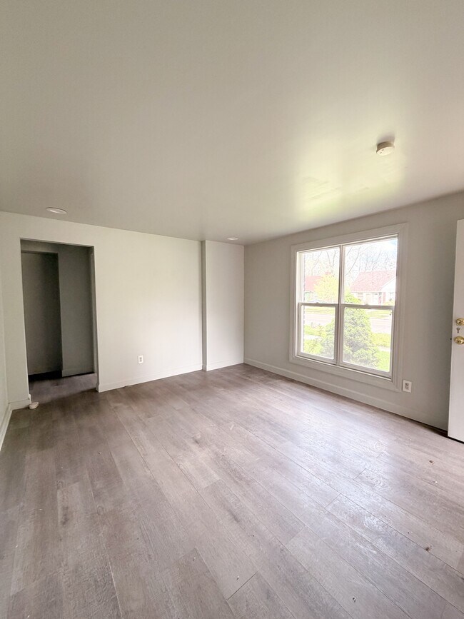 Building Photo - 15815 Evergreen Rd