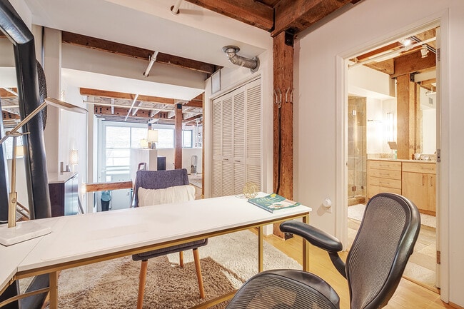 Building Photo - 650 Delancey St